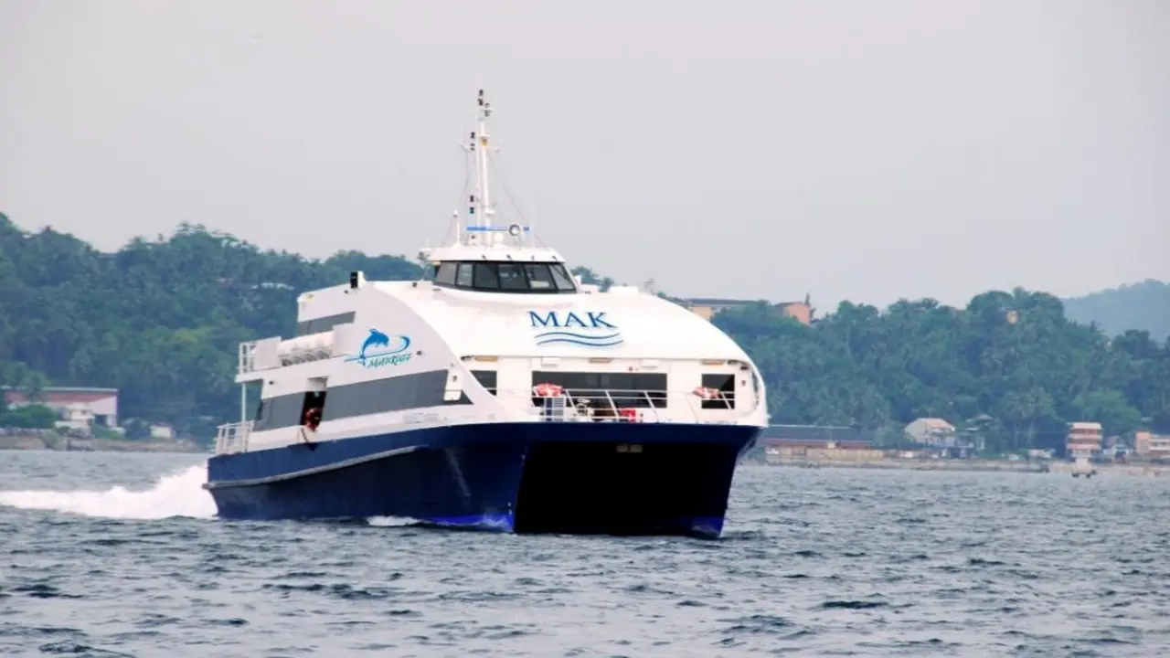 Makruzz ferry en route to Kalapathar Beach via Havelock Jetty